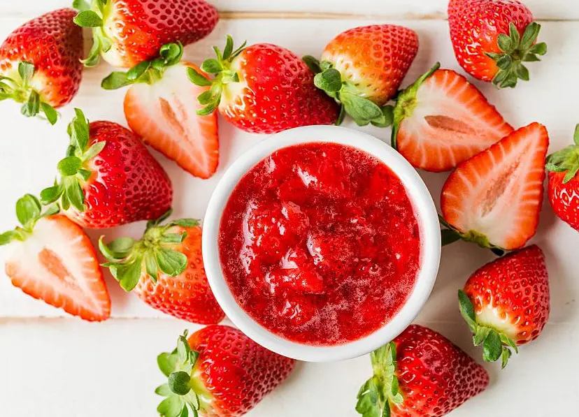 Γλυκό με φράουλες και θυμαρίσιο μέλι